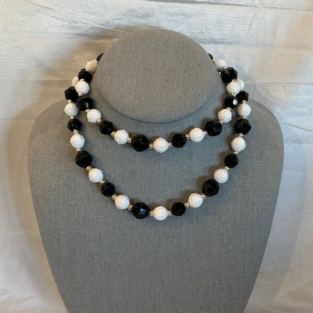 Beautiful Vintage Beaded Necklace White, Black & Gold tone Beads